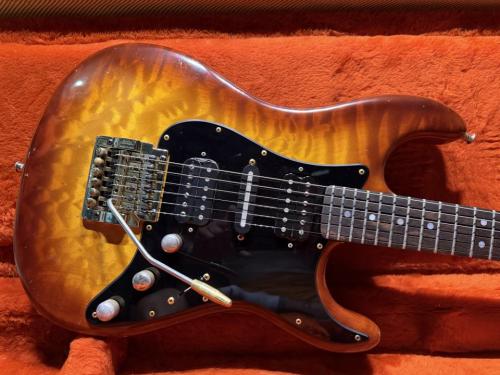 Valley Arts  Valley Arts '84 Stratocaster HSH Quilted Maple Kahler / Sunburst