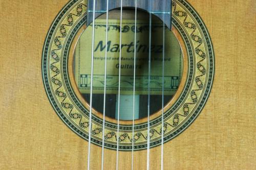 ＭＡＲＴＩＮＥＺ MODEL　BASS/700mm(バスギター)　杉/ローズウッド