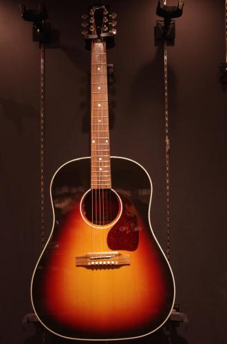 Gibson J-45STANDARD　Red Spruce Triburst