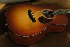 Eastman E1-OM-Deluxe / Gold Burst
