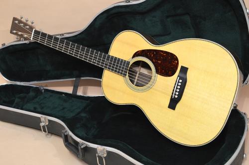 Martin 00-28 Standard with Lyric　2021年製