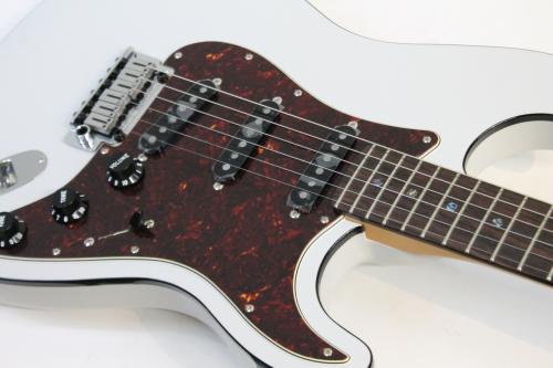 Fender Made in Japan Active Modern Stratocaster HSS / Feather Gray / 3.62kg