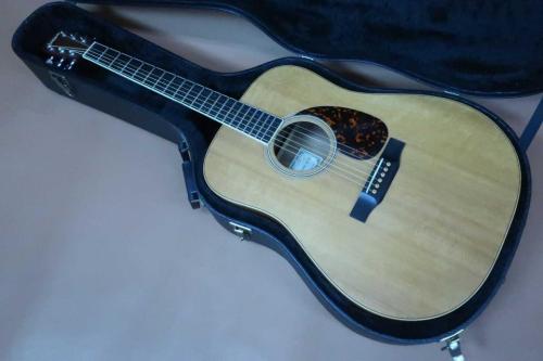 Larrivee D-02 / Limited Model・Solid Spruce Top・Solid Mahogany Side and Back・Gotoh SG-510 peg・Mahogany Neck・Ebony Fingerboard and Bridge・Maple Binding・Tortoise Color Pick guard・Matte Finish 【With Original Hard 