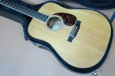 Larrivee D-02 / Limited Model・Solid Spruce Top・Solid Mahogany Side and Back・Gotoh SG-510 peg・Mahogany Neck・Ebony Fingerboard and Bridge・Maple Binding・Tortoise Color Pick guard・Matte Finish 【With Original Hard _2