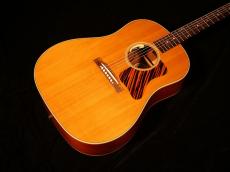 Gibson J-35【グレードアップしたお買い得なオススメモデル!このジャキ鳴りが堪らない!  L.R.Baggs Anthem搭載です! 】解説試奏動画ご覧下さい。_3