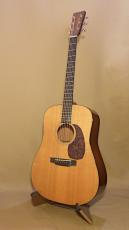 Martin D-18V