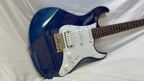 YAMAHA PACIFICA PAC012