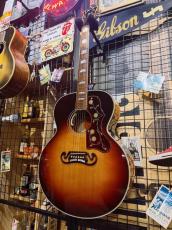 Gibson インペリアルペグ搭載の少しゴージャスなSJ-200!