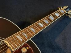 Gibson インペリアルペグ搭載の少しゴージャスなSJ-200!_10