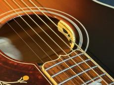 Gibson インペリアルペグ搭載の少しゴージャスなSJ-200!_11