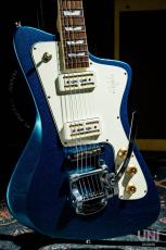 Baum Guitars Wingman with Tremolo Coral Blue_3