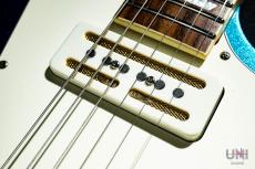 Baum Guitars Wingman with Tremolo Coral Blue_5