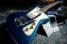 Baum Guitars Wingman with Tremolo Coral Blue_10