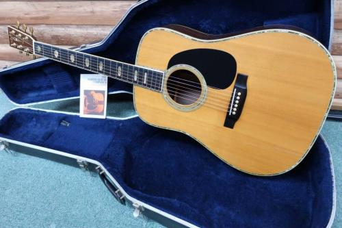 Martin D-45 / Vertical Logo・Original Gold Peg・Solid Abalone Trim & Rosette・Spruce Top・Rosewood Side and Back・Mahogany Neck・Adjustable Truss Rod・Scalloped Braces【With Original Hard Case】   1988年製