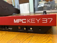 AKAI MPC KEY 37_9