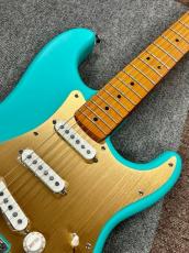 Squier 40th Anniversary Stratocaster, Vintage Edition, Maple Fingerboard, Gold Anodized Pickguard, Satin_6