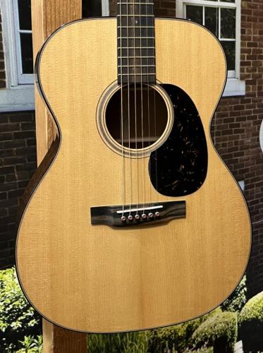 Martin 【日本総本店】【VTSスプルース】000-18 Modern Deluxe #2878168【48回無金利分割可能】