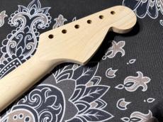 WARMOTH WARMOTH Stratocaster Neck 22 Fretted Maple / Left Hand / Large Head_2