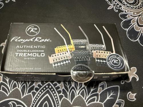 Floyd Rose Floyd Rose Bridge w / R2G Nut Special Series Gold. 
