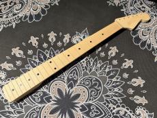 WARMOTH WARMOTH Stratocaster 22F Maple Neck Unfinished (1)