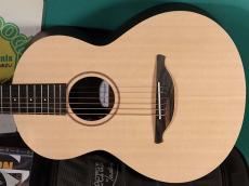 Sheeran BY Lowden W02_2