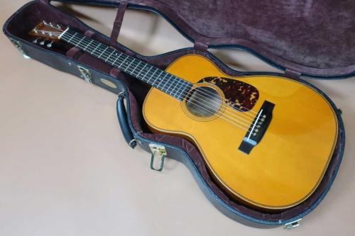 Martin CTM 0-28 KOA / Abalone Logo・Waverly Peg・Solid Spruce Top・Solid Hawaiian Koa Side and Back・Ebony Fingerboard and Bridge・Diamond &Square Inlay・Herringbone Trim・Maple Binding・Tortoise Pick-guard【With Ori
