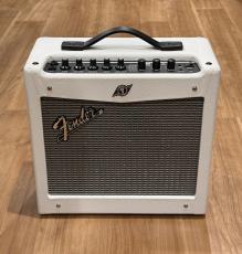 Fender Mustang I V2 Limited White_3