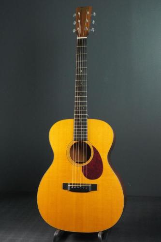 Martin OM-18V