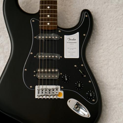 Fender Standard Stratocaster HSS Black 【初心者・入門者オススメ】【3.67kg】