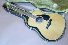 YAMAHA S-21/ 初年度Model・Semi Jumbo・Original Peg・Solid Spruce Top・Solid Palisander Back・Palisander Side・Herringbone Binding & Rosette・Palisander Fingerboard and Bridge・Mahogany Neck・Custom Bridge and End-Pin【Wi