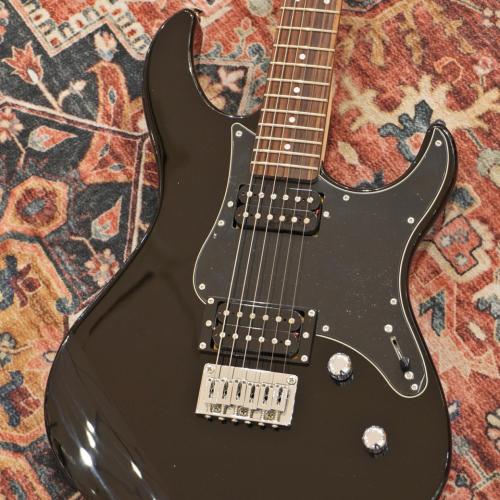 YAMAHA PACIFICA120H / ブラック(BL)