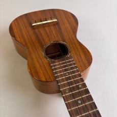 T's Ukuleles SD-200_9