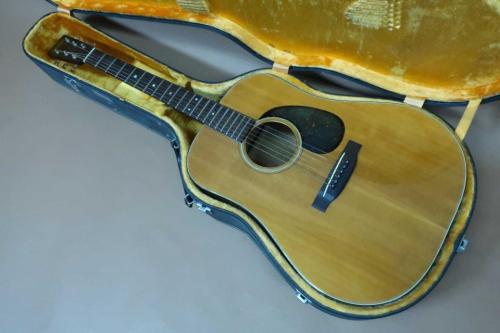Cat's Eyes CE-800S / Limited Model・Solid Spruce Top・Solid Mahogany Side and Back・Original Peg・Mahogany Neck・Rosewood Fingerboard and Brode・Long Saddle・Tortoise Color Binding and Pick guard【With Hard Case】1981年製　