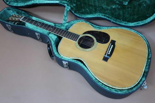 Cat's Eyes CE-2000S / Limited Product Model・C.F Martin Inner Stamp・Abalone Trim and Rosette・Spruce Top・Jacaranda Side and Back・Ebony Fingerboard and Bridge・Long Saddle【With Original Case】1978年製