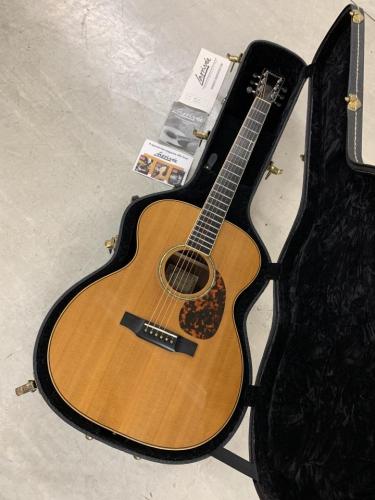 Larrivee OM-09  2004年製 Made in The USA Gross仕上げ!