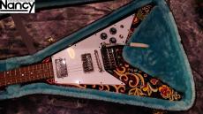 Epiphone JIMI HENDRIX PAINTED V Epiphone Inspired by Gibson Custom Shop Jimi Hendrix "Love Drops" Flying_3