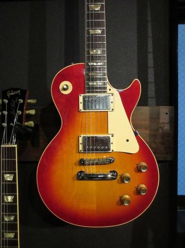 Gibson 1974 Les Paul Standard "Center 2P Top & Cherry Sunburst"
