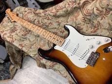 Fender Made in Japan Heritage 50s Stratocaster Maple Fingerboard 2-Color Sunburst_8