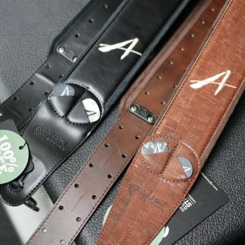 TOM ANDERSON Premium Logo Guitar Strap -Black-《ギターストラップ》【オンラインストア限定】