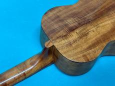 Kamaka Baritone Ukulele White Label_9