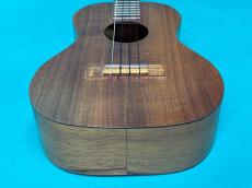 Kamaka Baritone Ukulele White Label_11