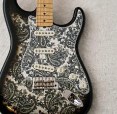 Fender Made in Japan Limited  Stratocaster Black Paisley 【生産完了モデル】【3.55kg】 【JD25019105】
