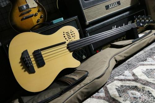 Godin A4 Ultra Fretless SA 2014