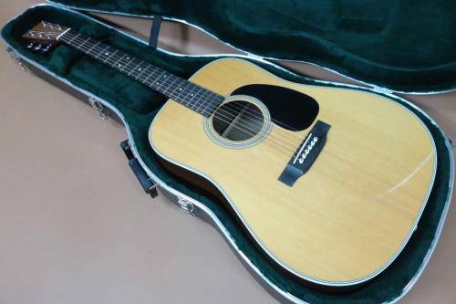 Martin D-28 / 70s Style Grover Peg・Solid Spruce Top・Solid Rosewood Side and Back・Ebony Fingerboard & Bridge・Black Pick guard・All Original Condition【With Original Hard Case】  2010年製