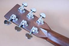 Martin D-28 / 70s Style Grover Peg・Solid Spruce Top・Solid Rosewood Side and Back・Ebony Fingerboard & Bridge・Black Pick guard・All Original Condition【With Original Hard Case】  2010年製_8