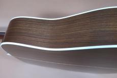 Martin D-28 / 70s Style Grover Peg・Solid Spruce Top・Solid Rosewood Side and Back・Ebony Fingerboard & Bridge・Black Pick guard・All Original Condition【With Original Hard Case】  2010年製_4