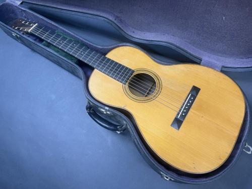 Martin 00-21 / Adirondack Spruce Top・Jacaranda Side and Back・Ebony Fingerboard and Pyramid Bridge・Slotted Head・Diamond and Square Inlay・Herrings bone Rosette・Jacaranda Binding【With Hard Case】1922年製