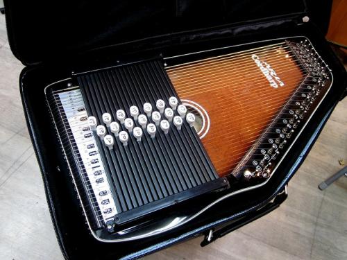 ARIA 　【チューニング済み】　アンプに繋げる AutoHarp　マイクつき コードハープ　【アリア オートハープ ARIA　 ACH-21E 】