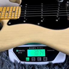 Fender Limited Edition American Professional II Stratocaster Blackguard Blonde / Maple【限定モデル】_10