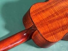 Kamaka TIPLE_9